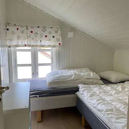 Nordlandshus Ved Havet På Reine, Lofoten Reine