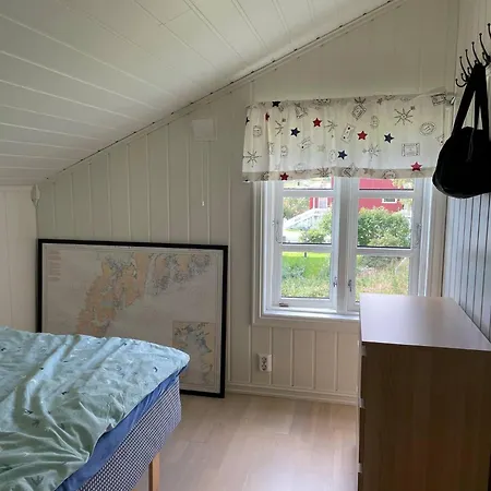 Charming House By The Sea In Reine, Lofoten * Reine