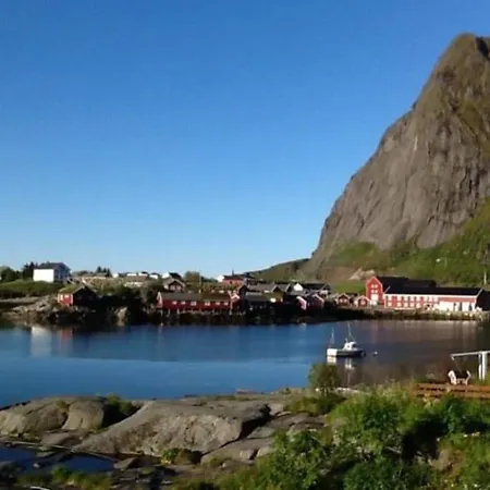 Nordlandshus Ved Havet Pa Reine, Lofoten Tatil Evi