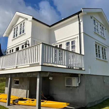 Nordlandshus Ved Havet Pa Reine, Lofoten Tatil Evi *