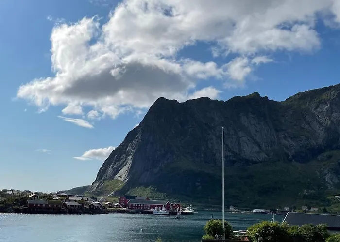 Nordlandshus Ved Havet Pa Reine, Lofoten Tatil Evi *
