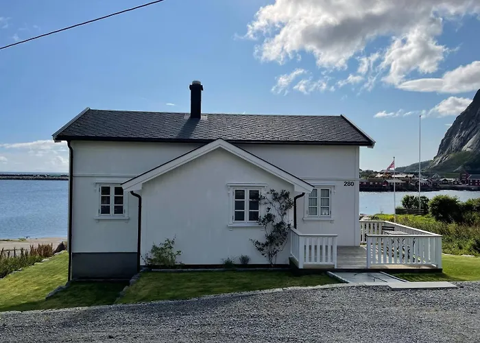 Nordlandshus Ved Havet Pa Reine, Lofoten Tatil Evi