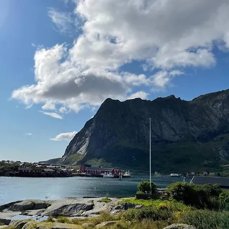 Nordlandshus Ved Havet Pa Reine, Lofoten Holiday home *