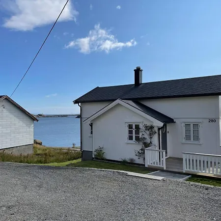 Holiday home Nordlandshus Ved Havet Pa Reine, Lofoten